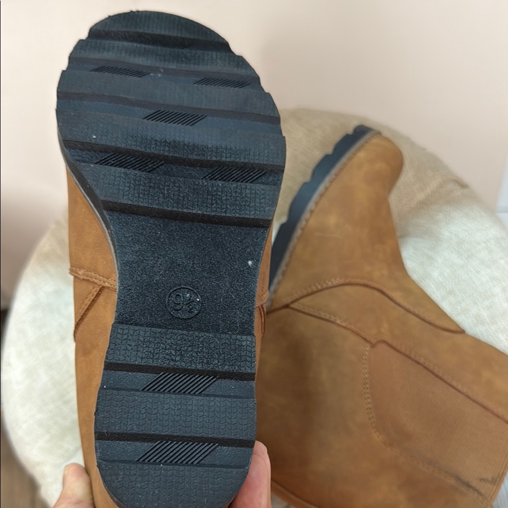 Universal Thread Tan Wedge Shoes - Picture 7 of 8